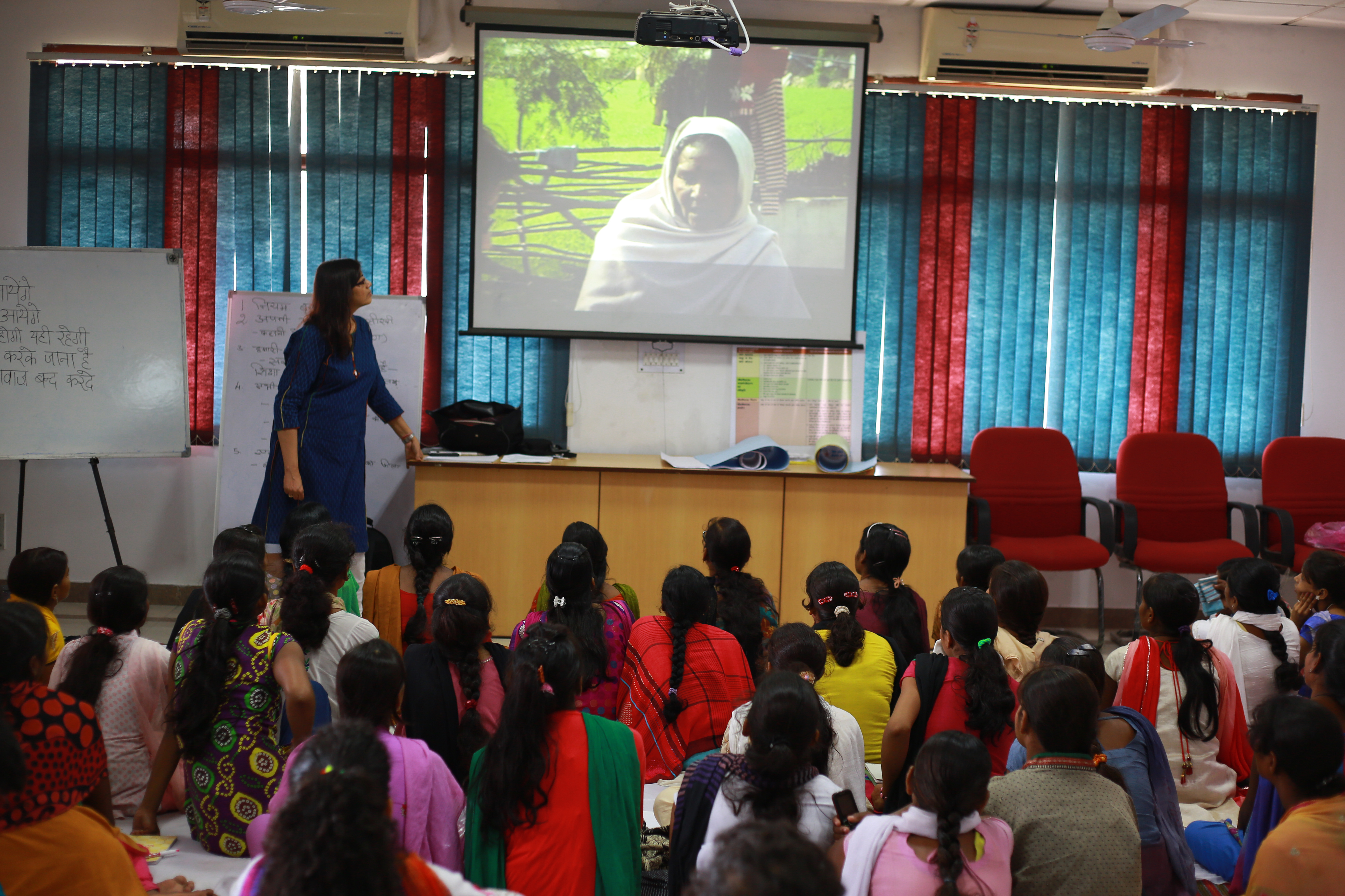 Image for Kalpana Jain, NF ’09, teaches girls in India  to report  stories the media misses