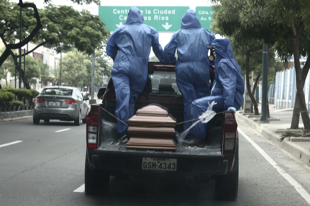 Image for Periodistas en Ecuador luchan contra la pandemia y el cerco de la información oficial