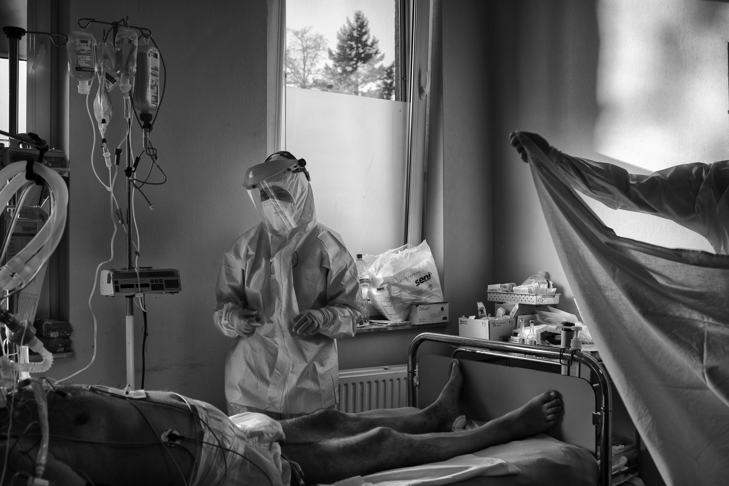 Image for Inside a Polish Covid Ward, a Photojournalist is Moved by Compassion