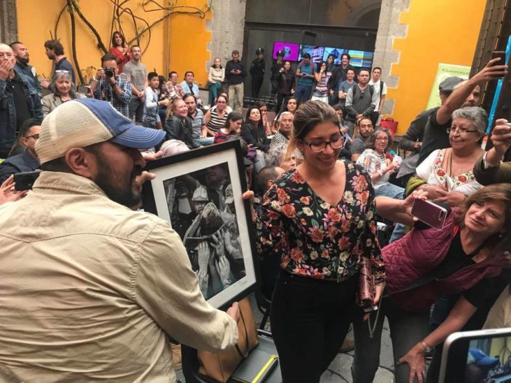 Image for Fotoperiodistas en México muestran solidaridad en medio de las ruinas