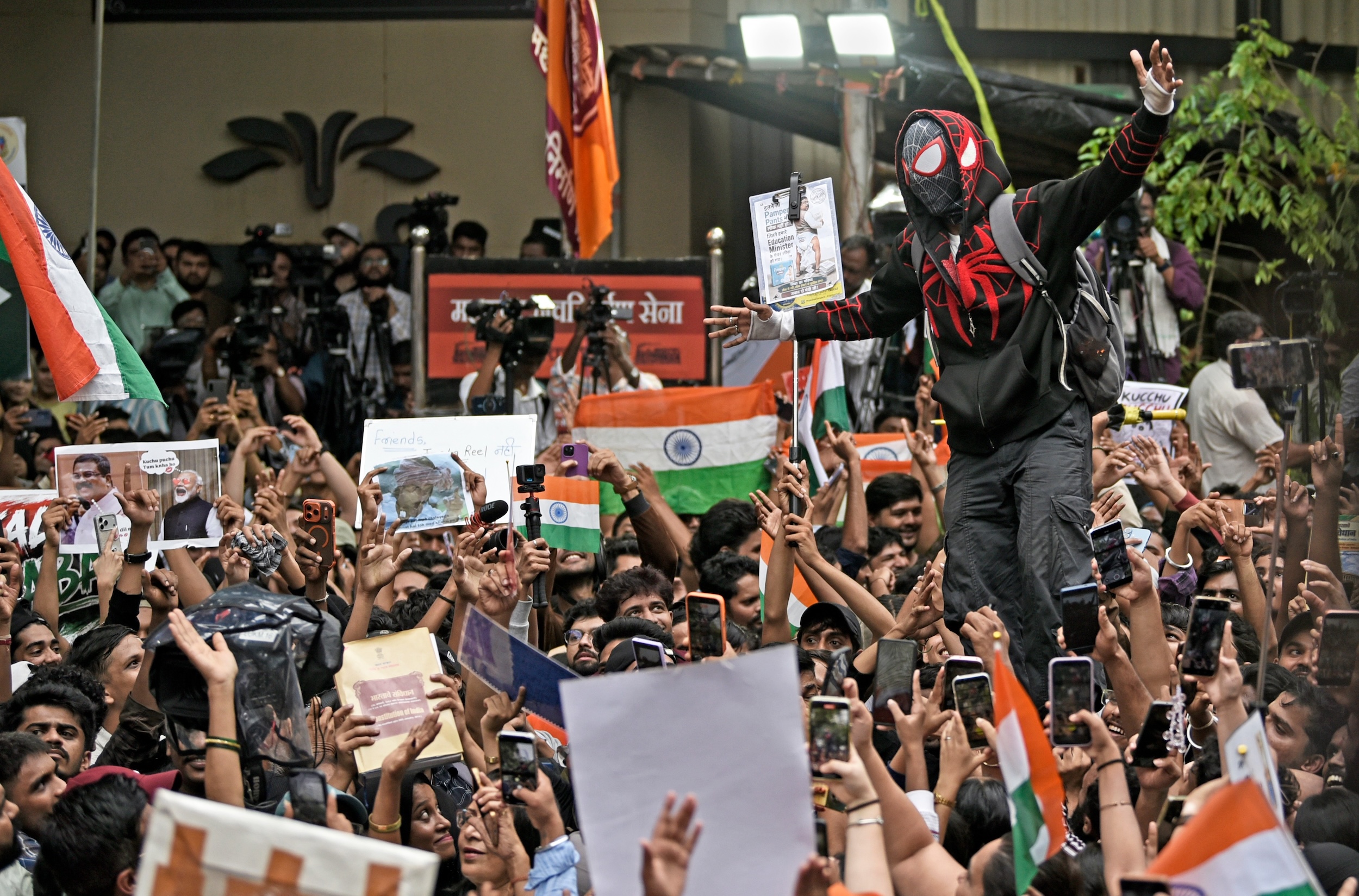 Student Uprisings in India Short-Circuit an Outdated Media Machine