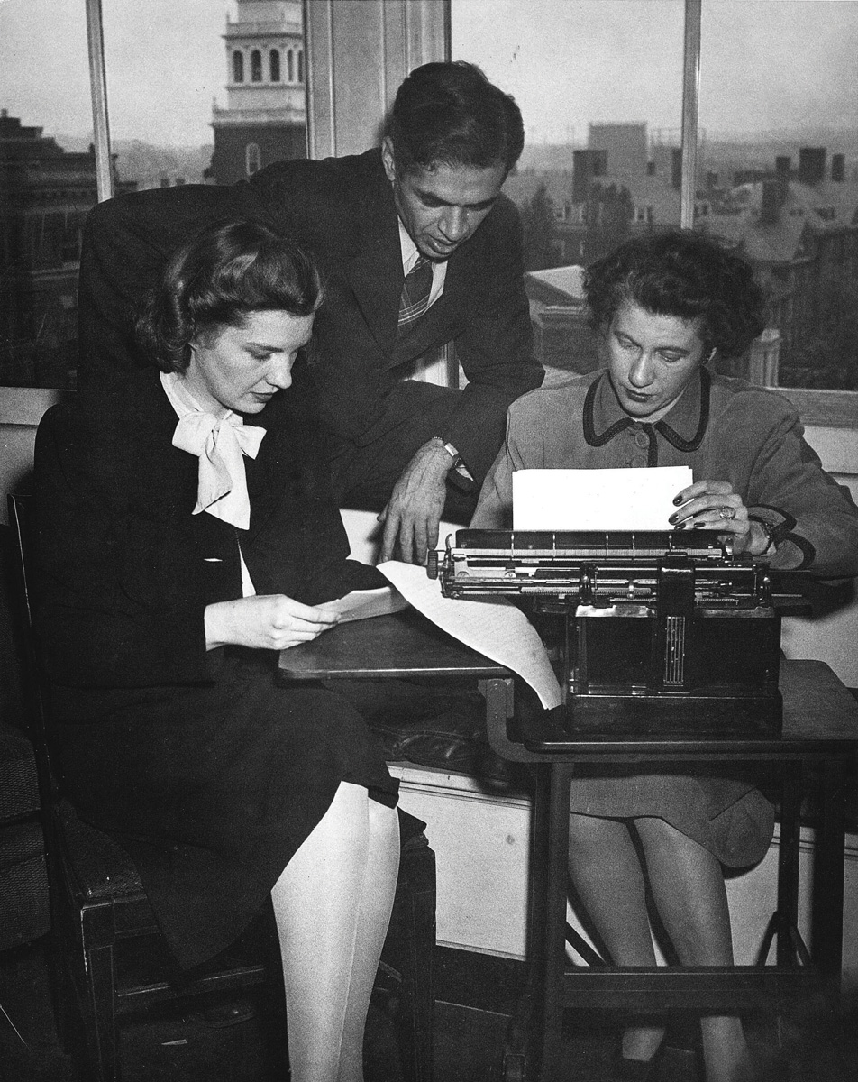 Mary Ellen Leary, left, works with fellow 1946 Niemans Leon Svirsky and Charlotte FitzHenry. Their class collaborated on the book, “Your Newspaper: Blueprint for a Better Press” 