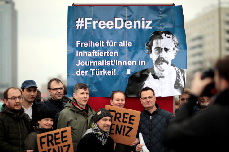 Protestors in Berlin on February 19 call for the freedom of Die Welt journalist Deniz Yücel, who is being held in Turkey