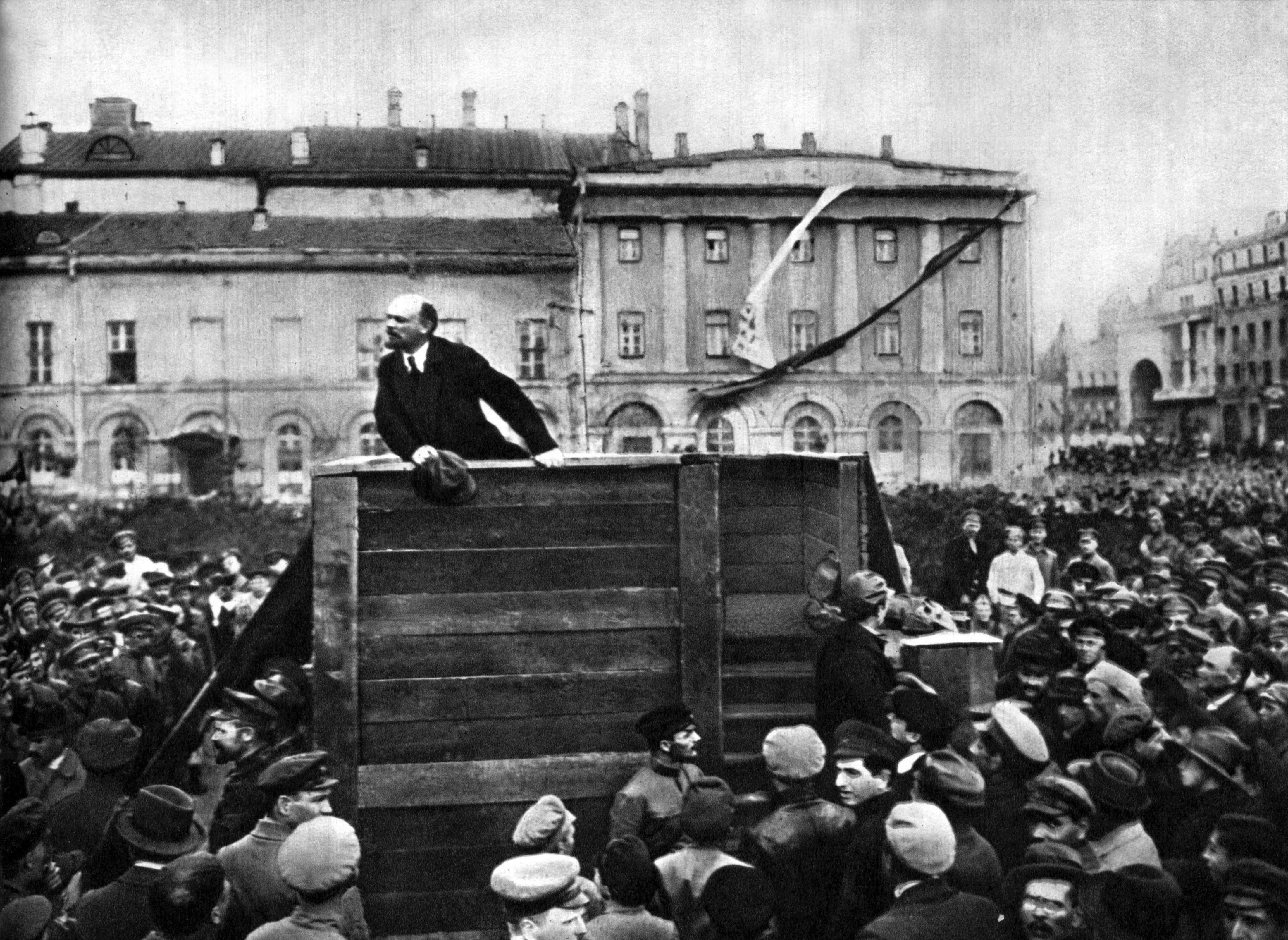 Vladimir Lenin, in Moscow’s Sverdlov Square in 1920, gives a speech to Red Army members leaving for the front during the Polish-Soviet War
