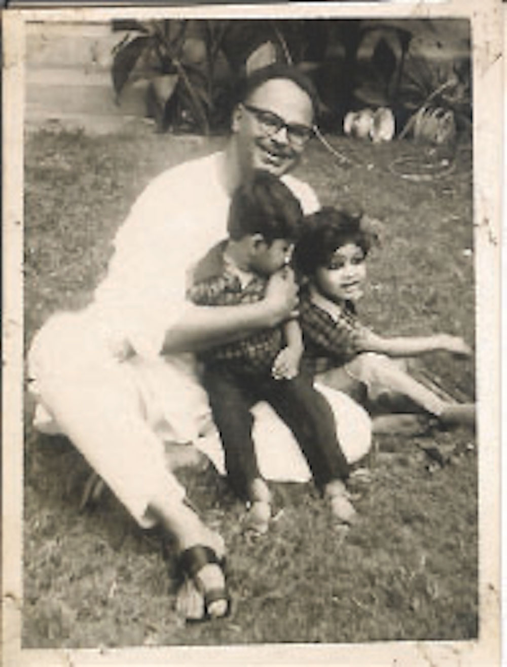 Zawwar Hasan and his nieces in the 1960s